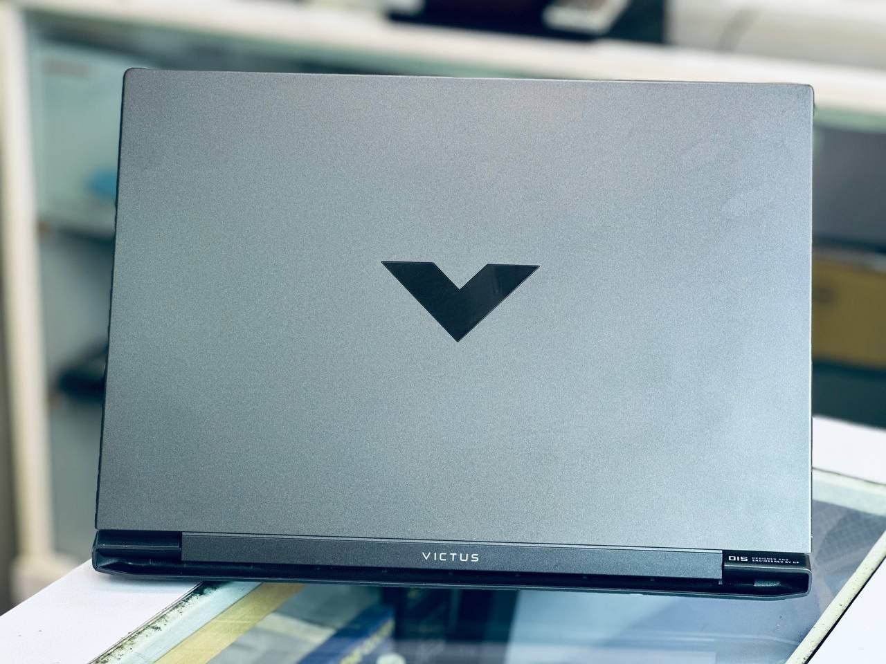 HP Victus,Back side view