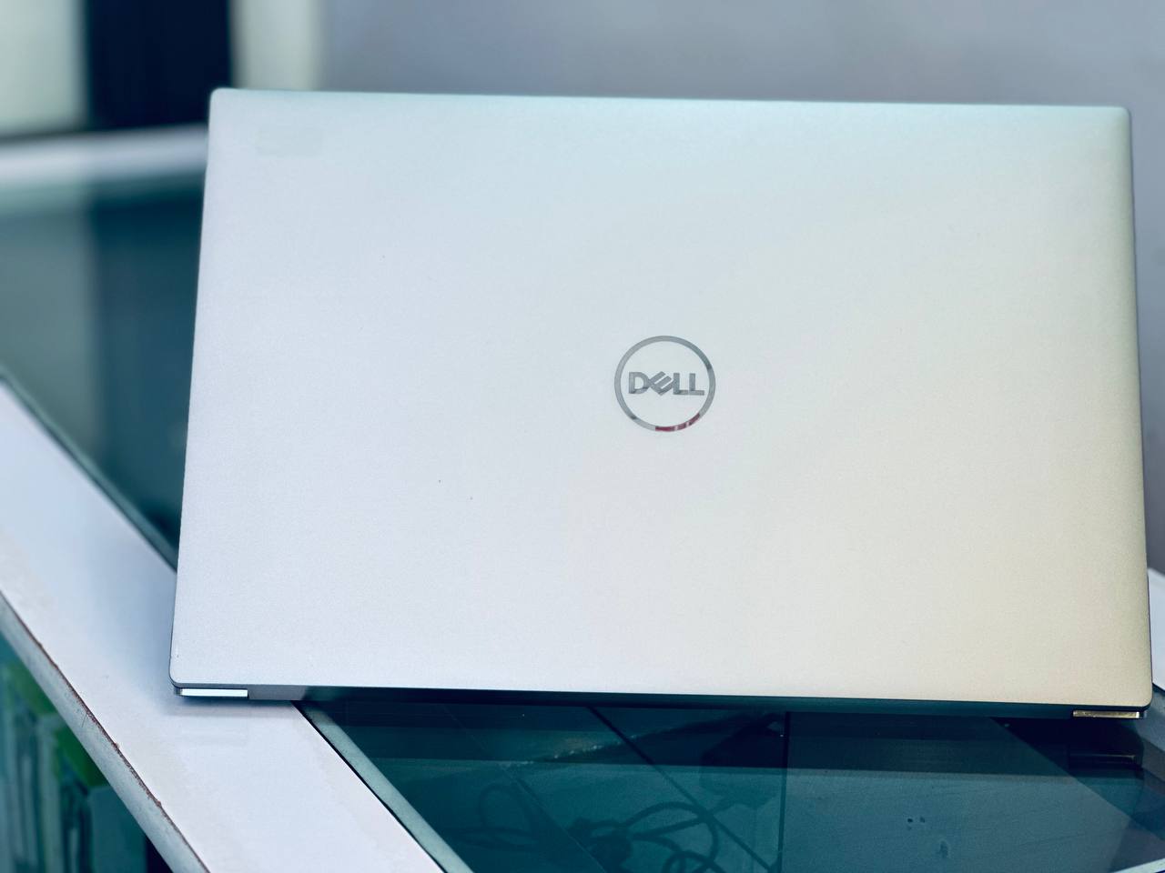 Dell precsion,Back side view