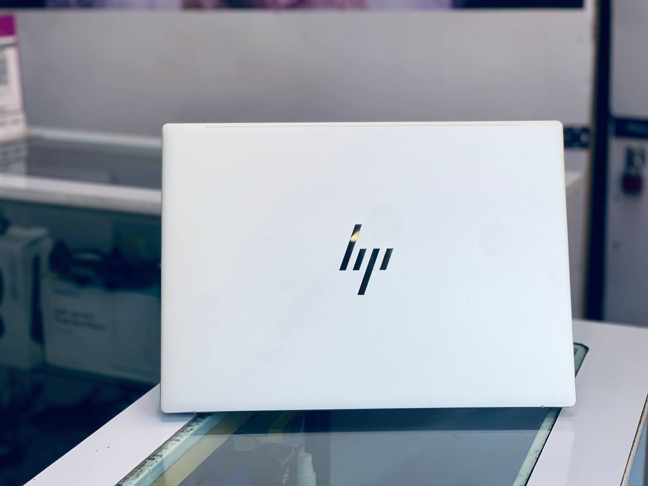 HP Pavilion Plus,Back side view