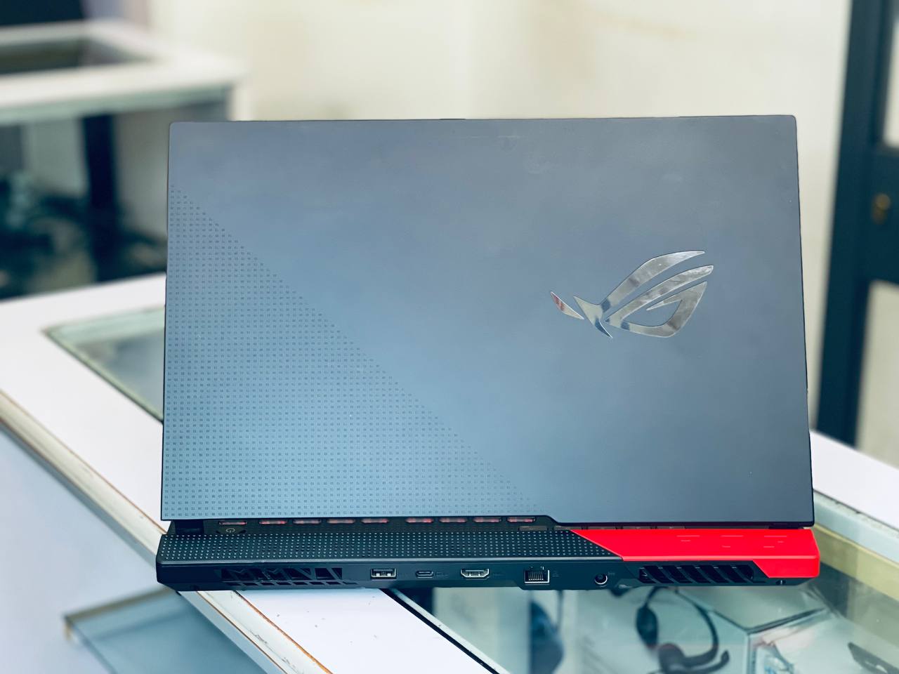 ASUS ROG,Back side view